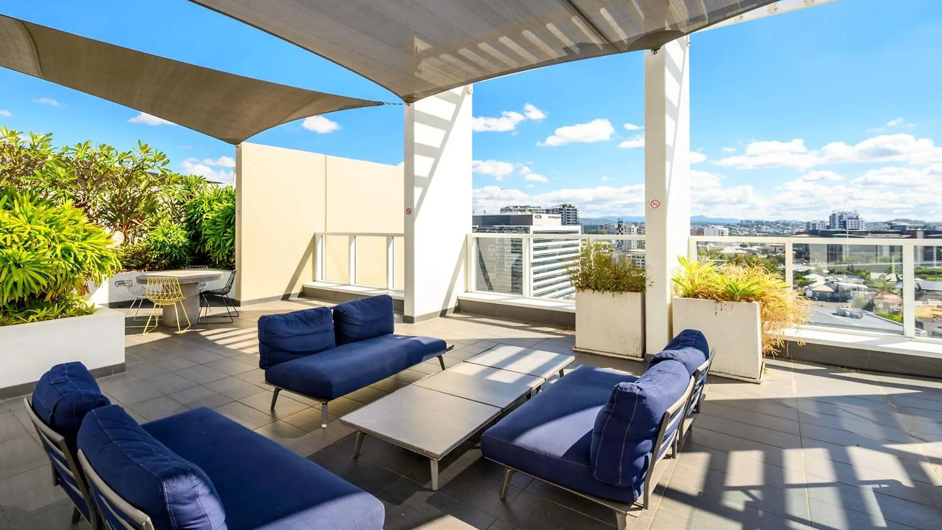 City Oasis Stylish Apt With Gym Rooftop Pool Brisbane Apartment