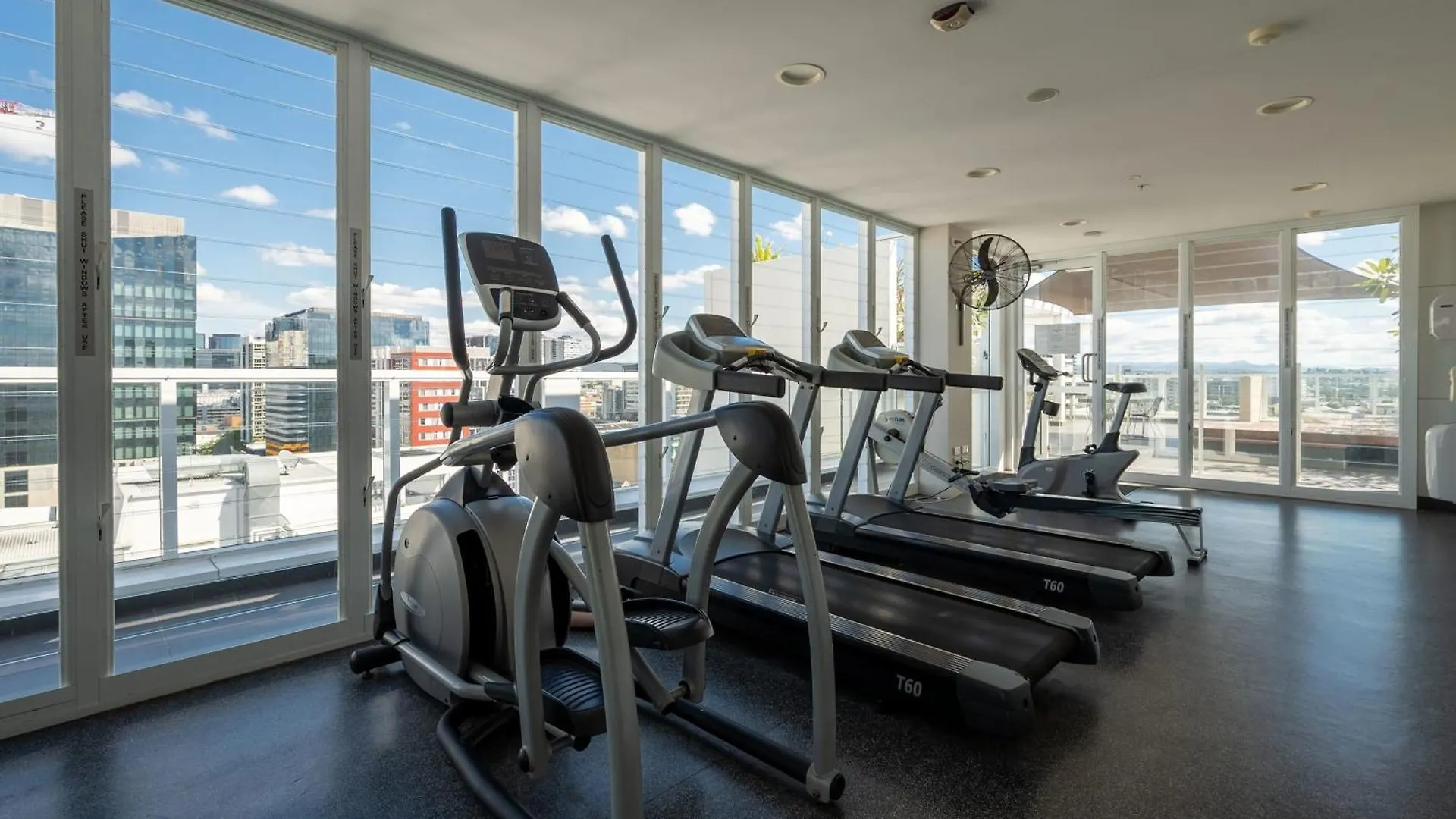 City Oasis Stylish Apt With Gym Rooftop Pool Brisbane
